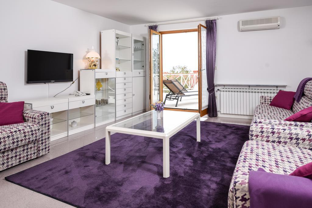 Apartmani Alice ニヴィーチェ エクステリア 写真