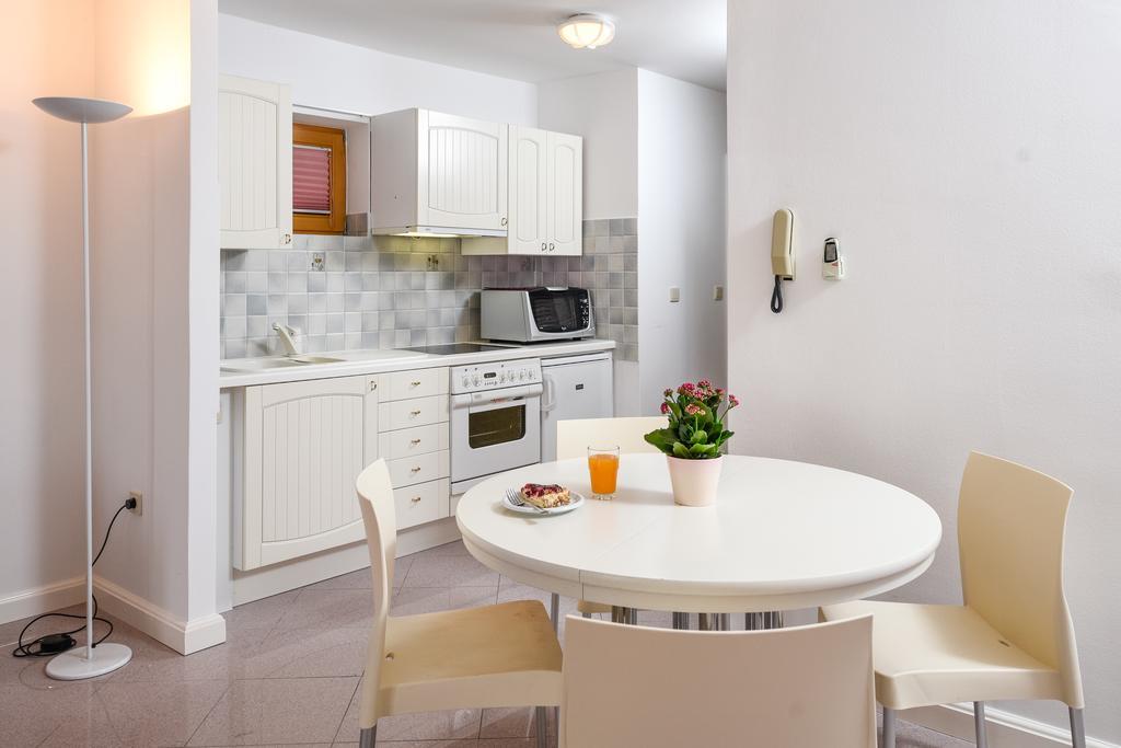 Apartmani Alice ニヴィーチェ エクステリア 写真