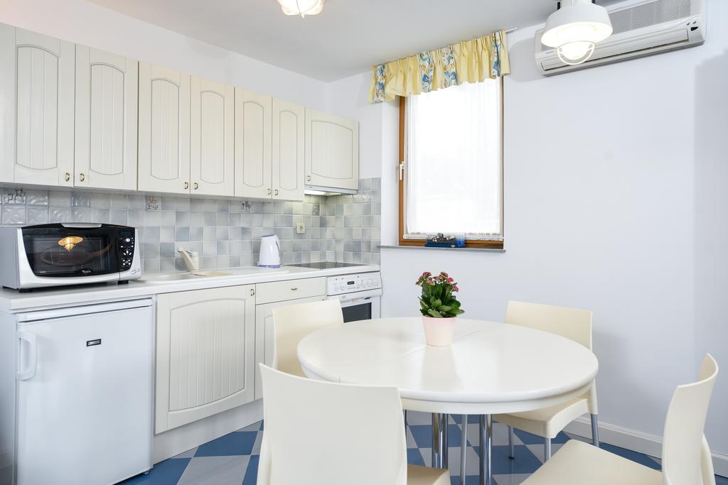Apartmani Alice ニヴィーチェ エクステリア 写真