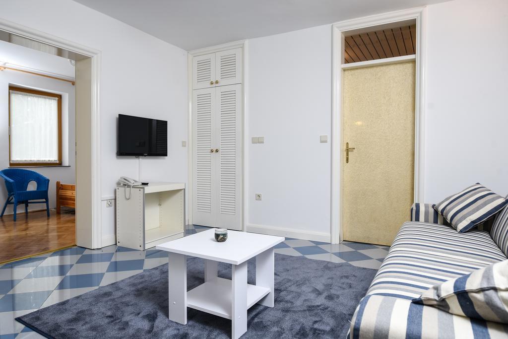 Apartmani Alice ニヴィーチェ エクステリア 写真