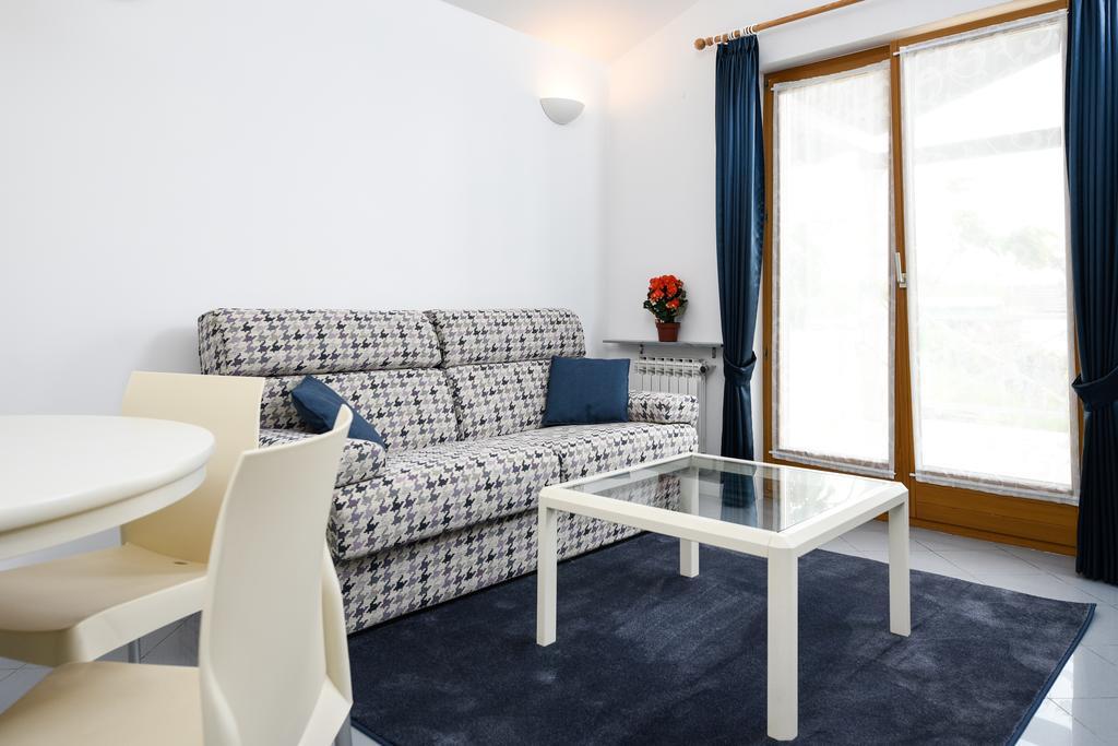 Apartmani Alice ニヴィーチェ エクステリア 写真